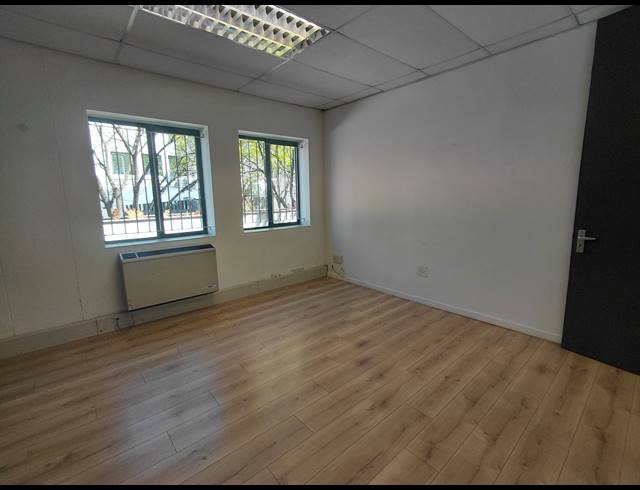 160M² OFFICE TO LET IN BRYANSTON